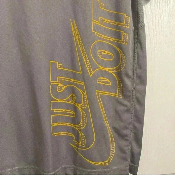 The Nike Tee Dri Fit Short Sleeve Crew Neck Gray T Shirt Boys Size L - Picture 4 of 6